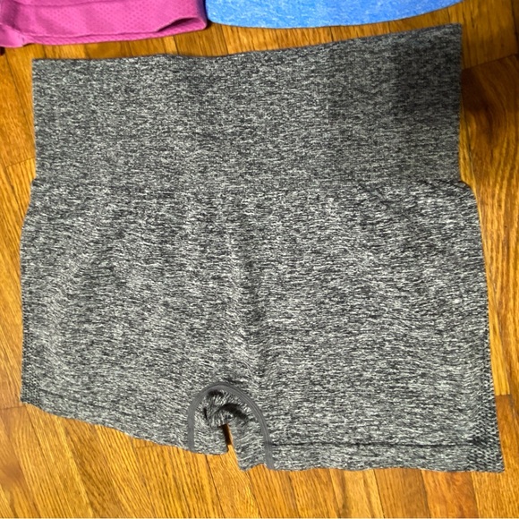 Amazon Activewear Shorts - Picture 5 of 6